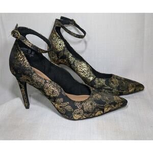 CHRISTIAN SIRIANO WOMEN'S KENNI ANKLE STRAP HEEL size 7.5W Black Metallic Floral